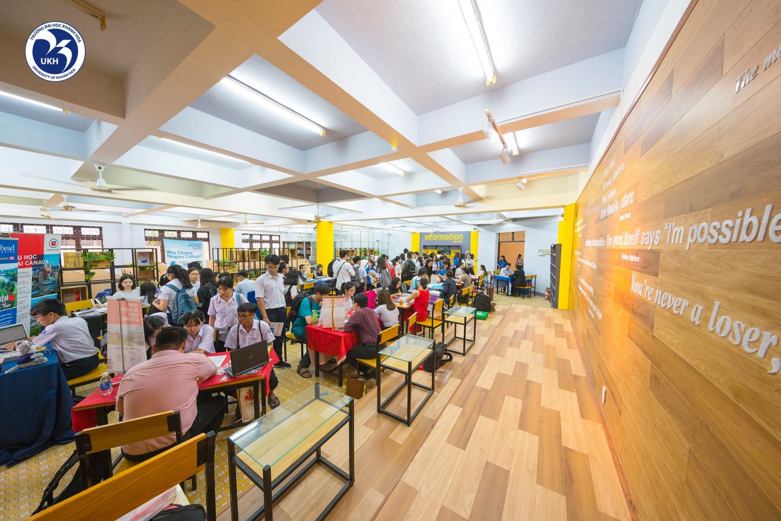 hinh anh sinh vien tai thu vien